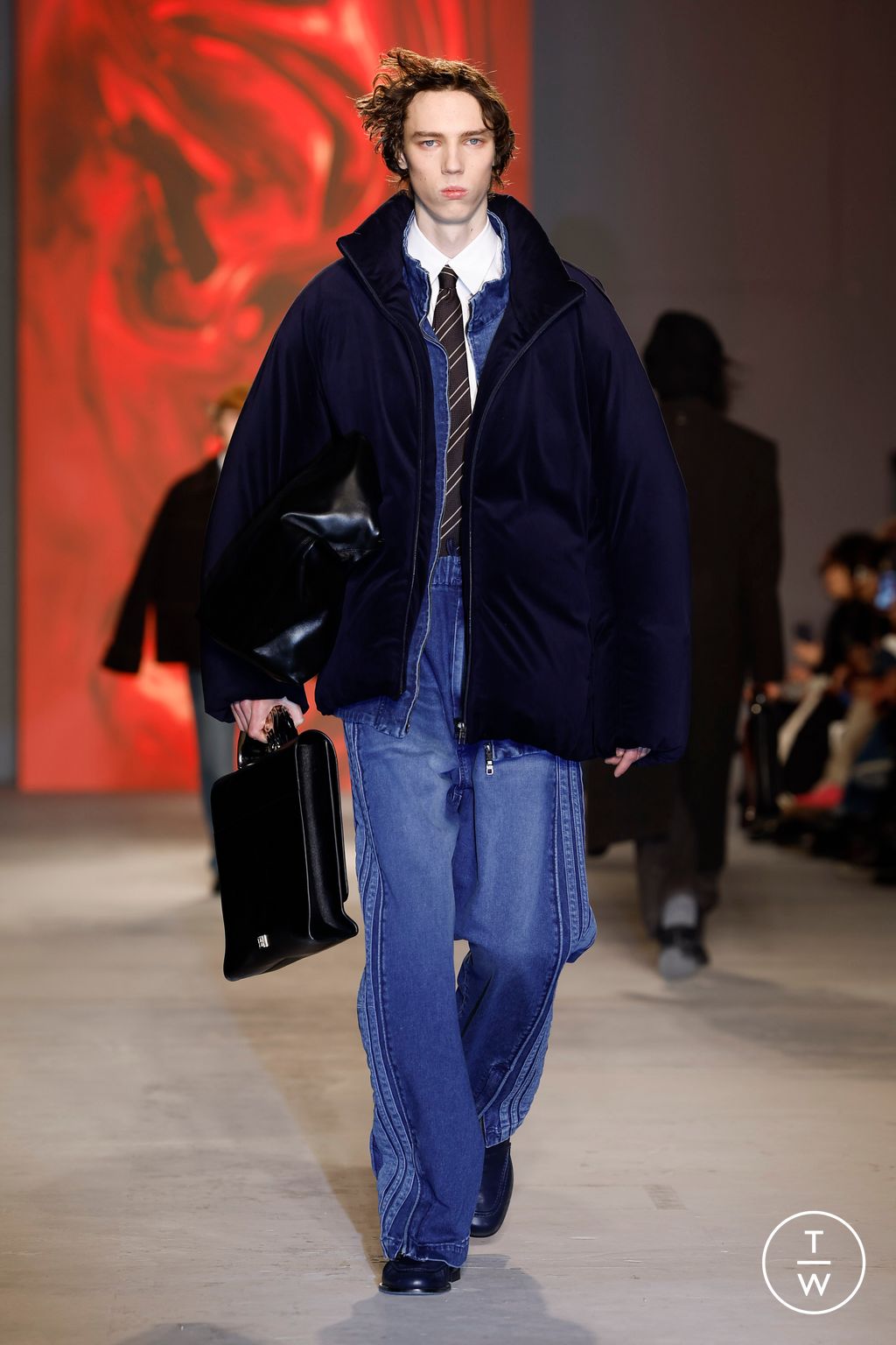 Fashion Week Paris Fall/Winter 2024 look 3 from the Wooyoungmi collection menswear