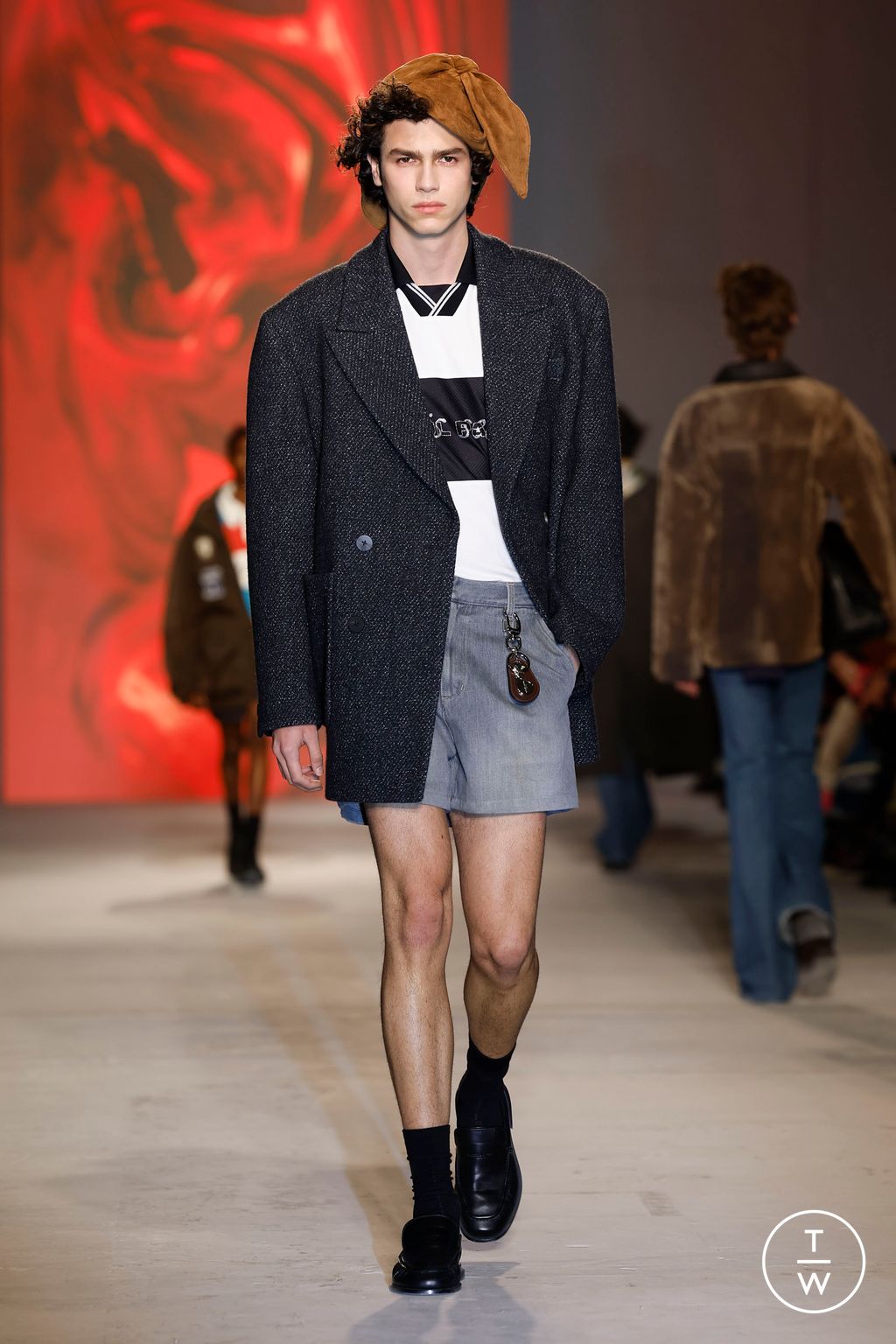 Fashion Week Paris Fall/Winter 2024 look 7 from the Wooyoungmi collection 男装
