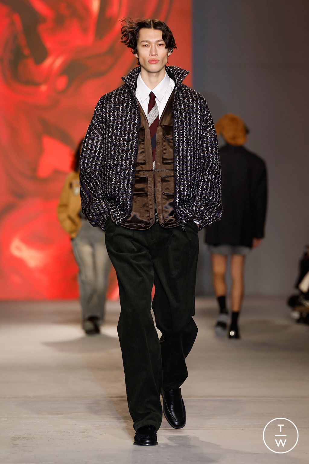Fashion Week Paris Fall/Winter 2024 look 9 de la collection Wooyoungmi menswear