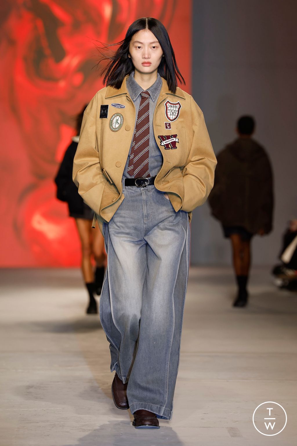 Fashion Week Paris Fall/Winter 2024 look 10 de la collection Wooyoungmi menswear