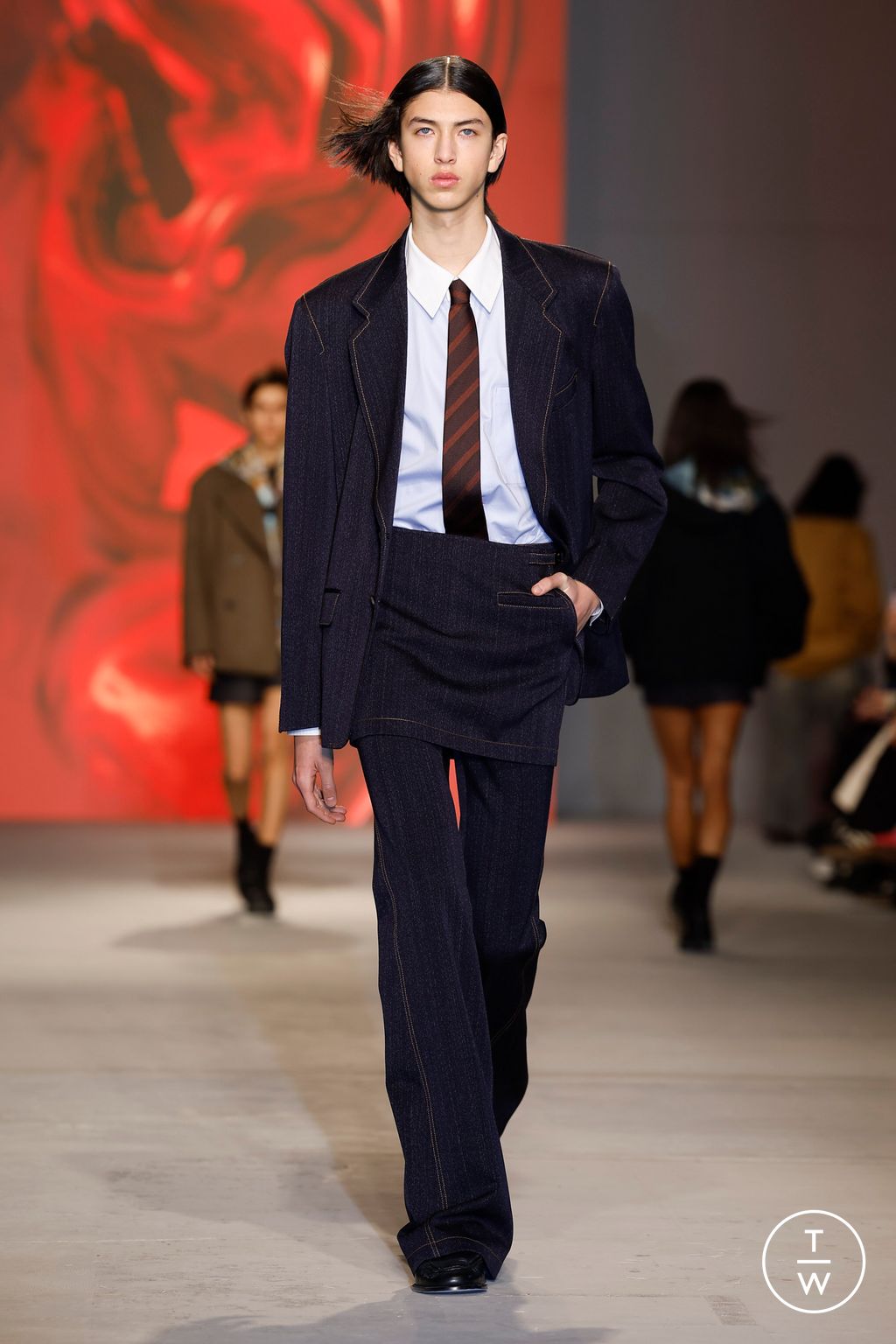 Fashion Week Paris Fall/Winter 2024 look 13 de la collection Wooyoungmi menswear