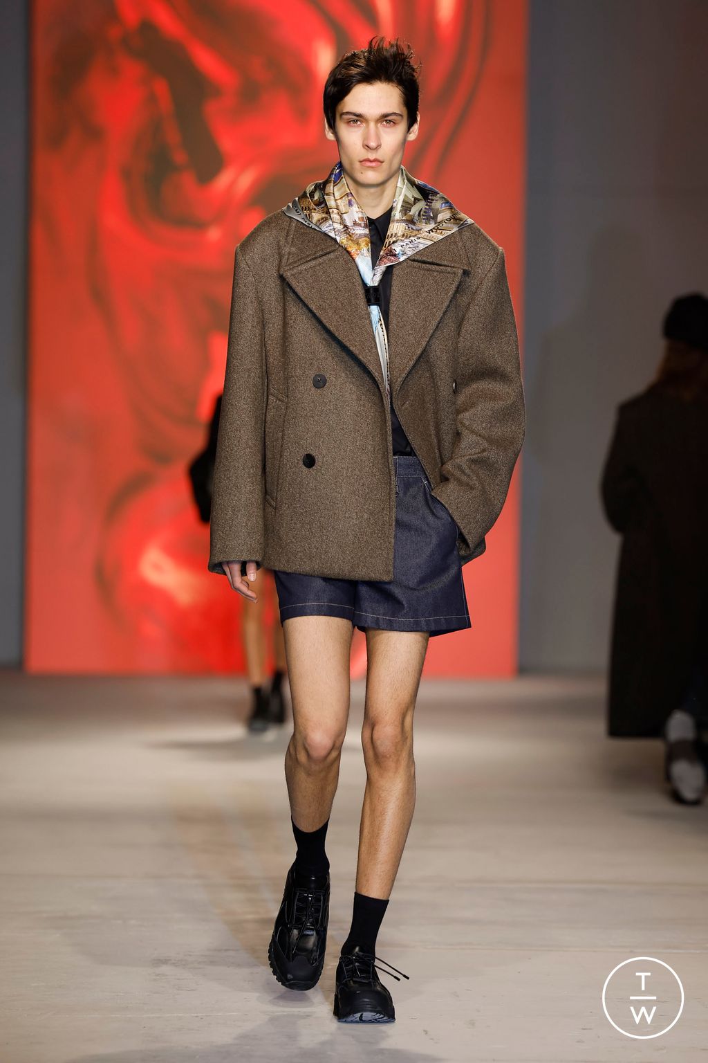 Fashion Week Paris Fall/Winter 2024 look 14 de la collection Wooyoungmi menswear