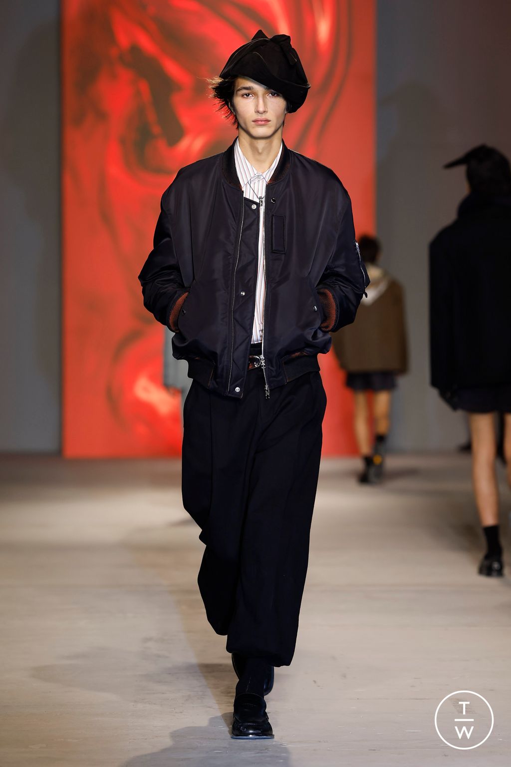 Fashion Week Paris Fall/Winter 2024 look 16 de la collection Wooyoungmi menswear