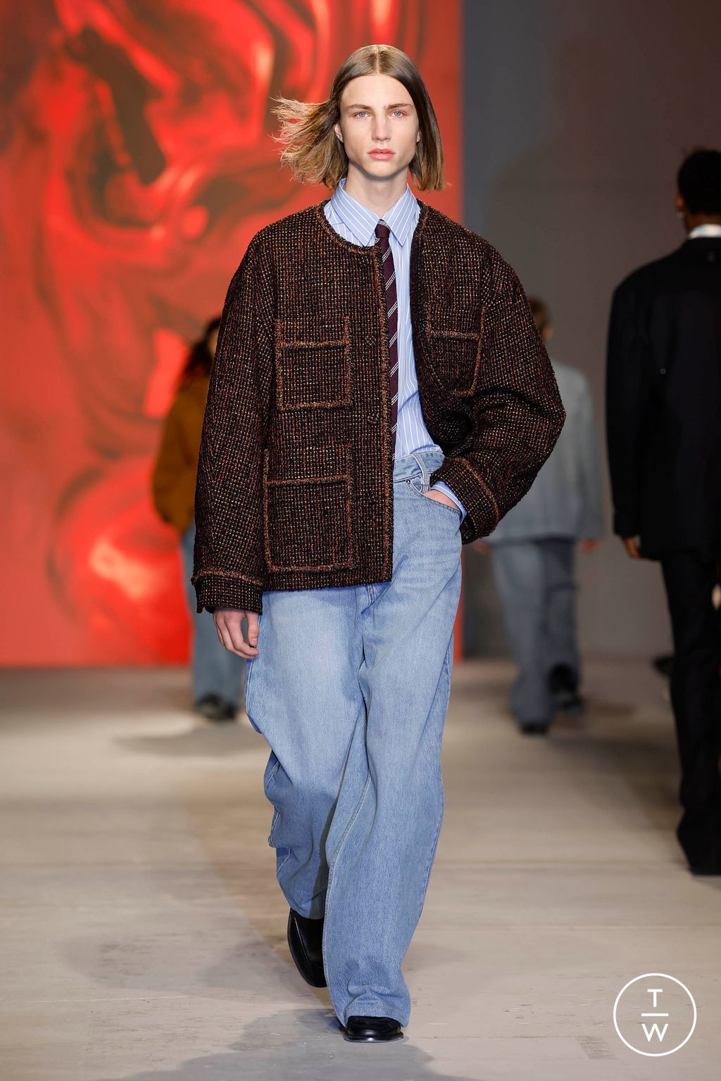 Fashion Week Paris Fall/Winter 2024 look 19 de la collection Wooyoungmi menswear