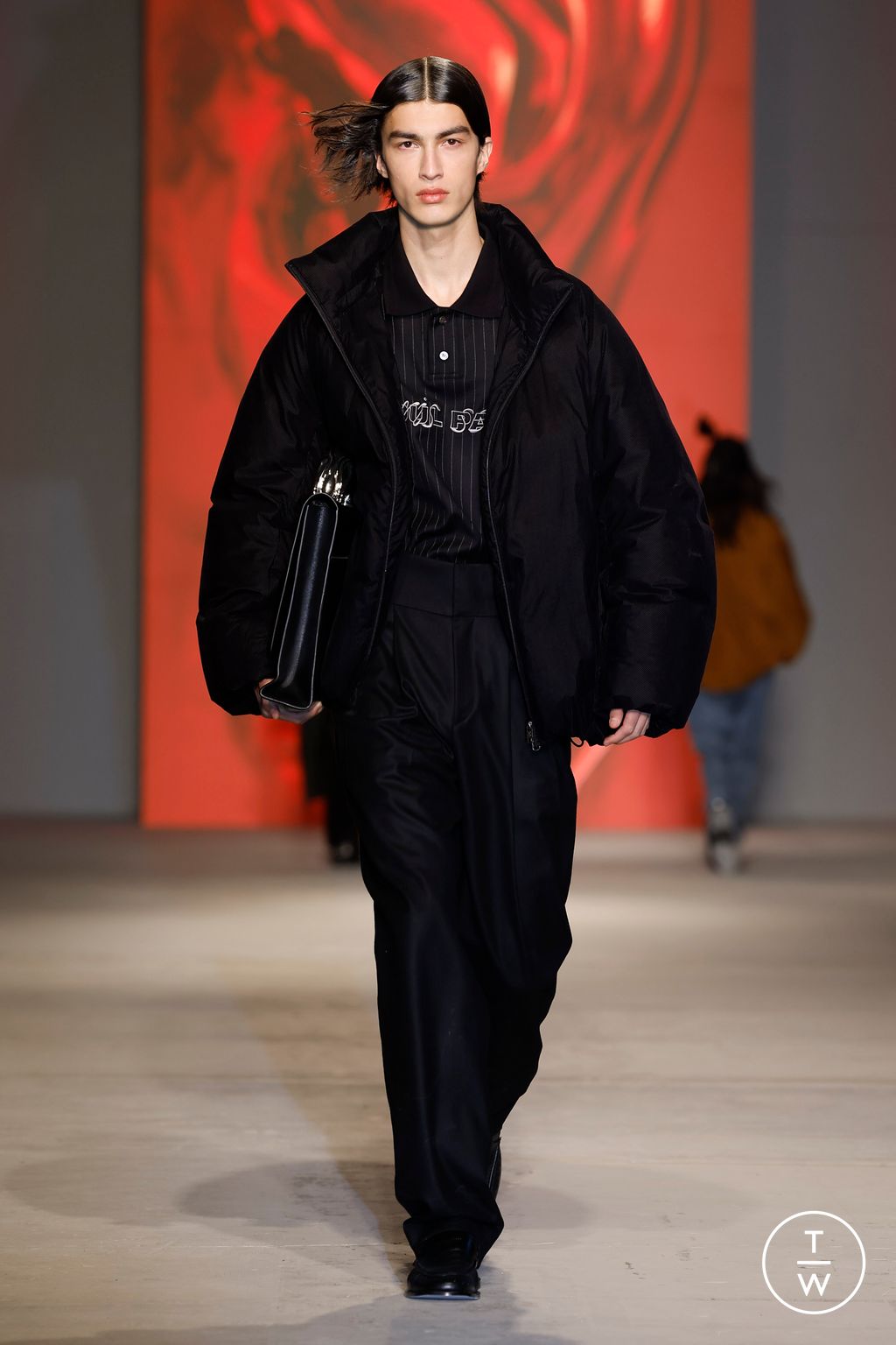 Fashion Week Paris Fall/Winter 2024 look 22 de la collection Wooyoungmi menswear