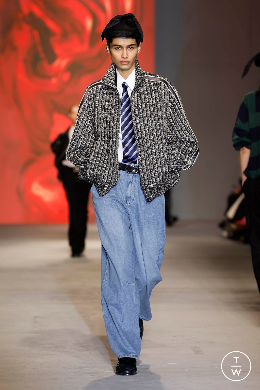 Fashion Week Paris Fall/Winter 2024 look 27 de la collection Wooyoungmi menswear