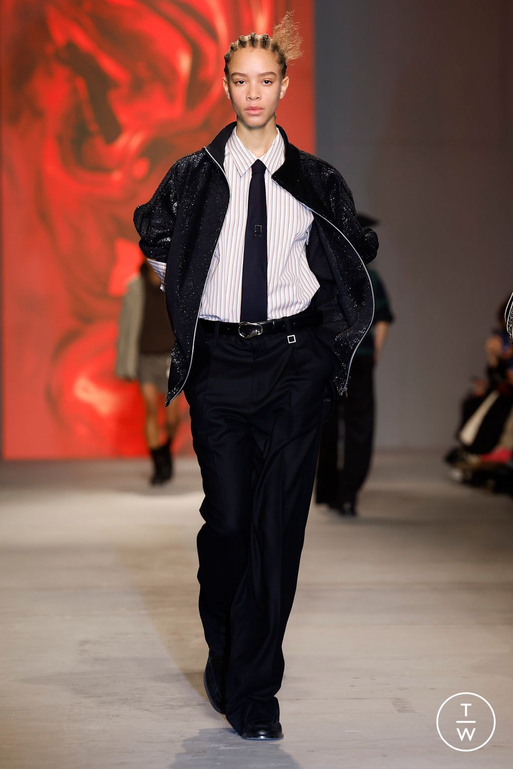 Fashion Week Paris Fall/Winter 2024 look 28 de la collection Wooyoungmi menswear