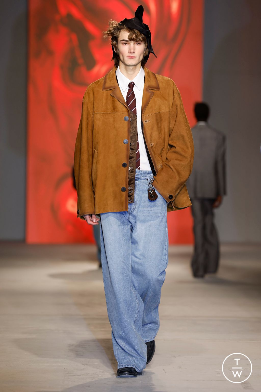 Fashion Week Paris Fall/Winter 2024 look 32 de la collection Wooyoungmi menswear