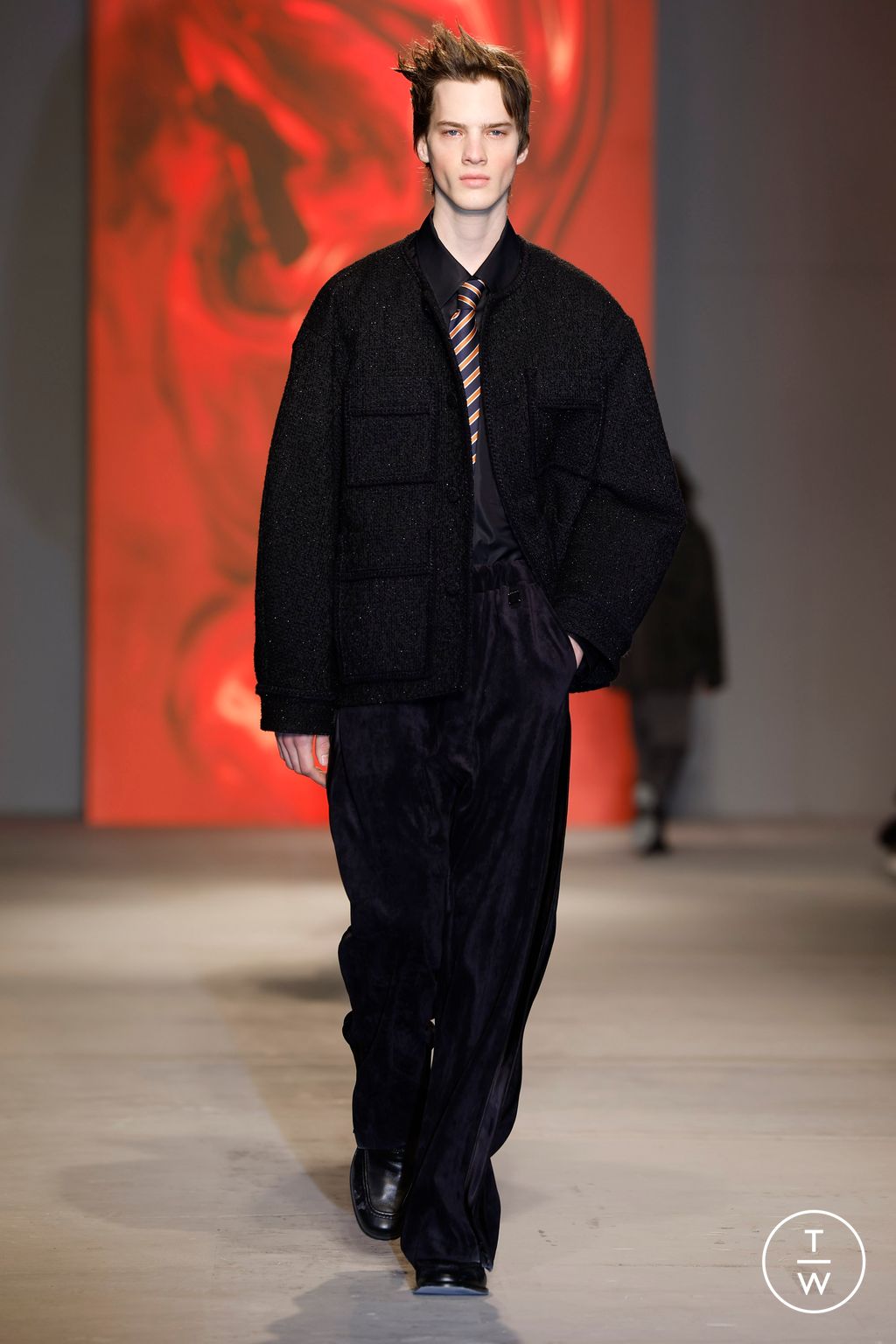 Fashion Week Paris Fall/Winter 2024 look 37 de la collection Wooyoungmi menswear
