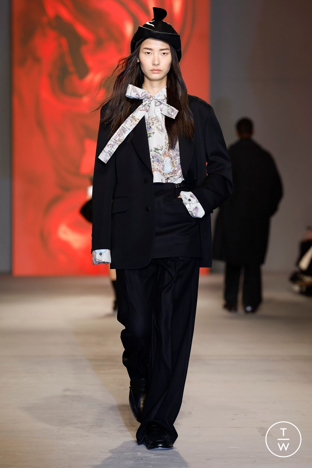 Fashion Week Paris Fall/Winter 2024 look 38 de la collection Wooyoungmi menswear