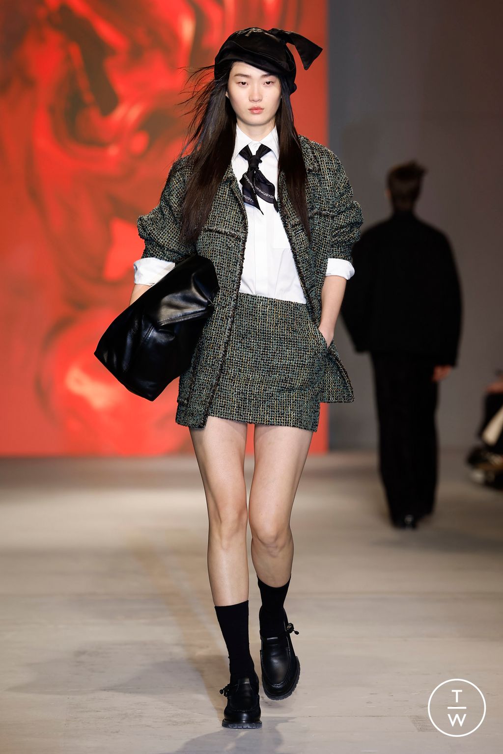 Fashion Week Paris Fall/Winter 2024 look 39 de la collection Wooyoungmi menswear