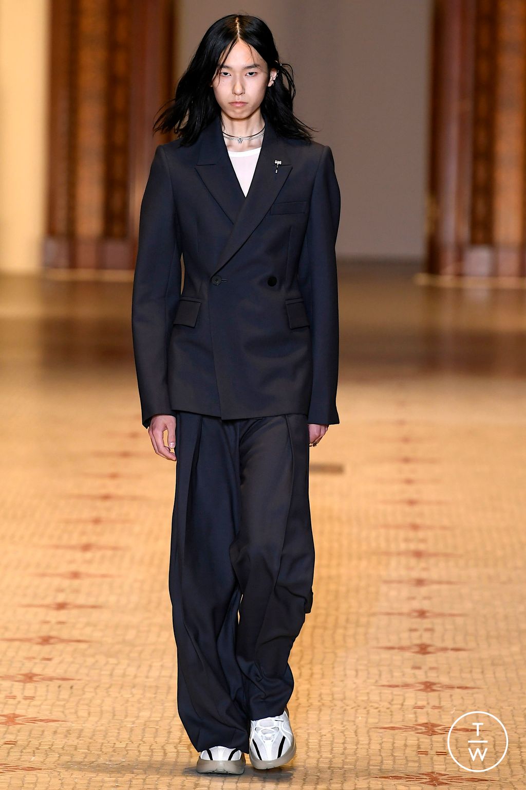 Fashion Week Paris Spring/Summer 2023 look 1 from the Wooyoungmi collection 男装