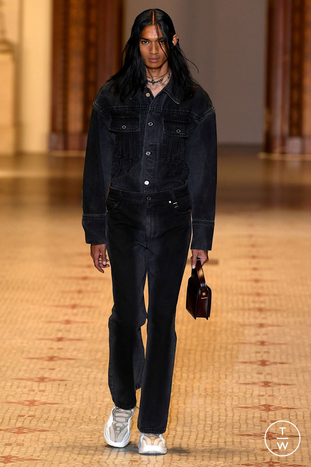 Fashion Week Paris Spring/Summer 2023 look 2 from the Wooyoungmi collection 男装