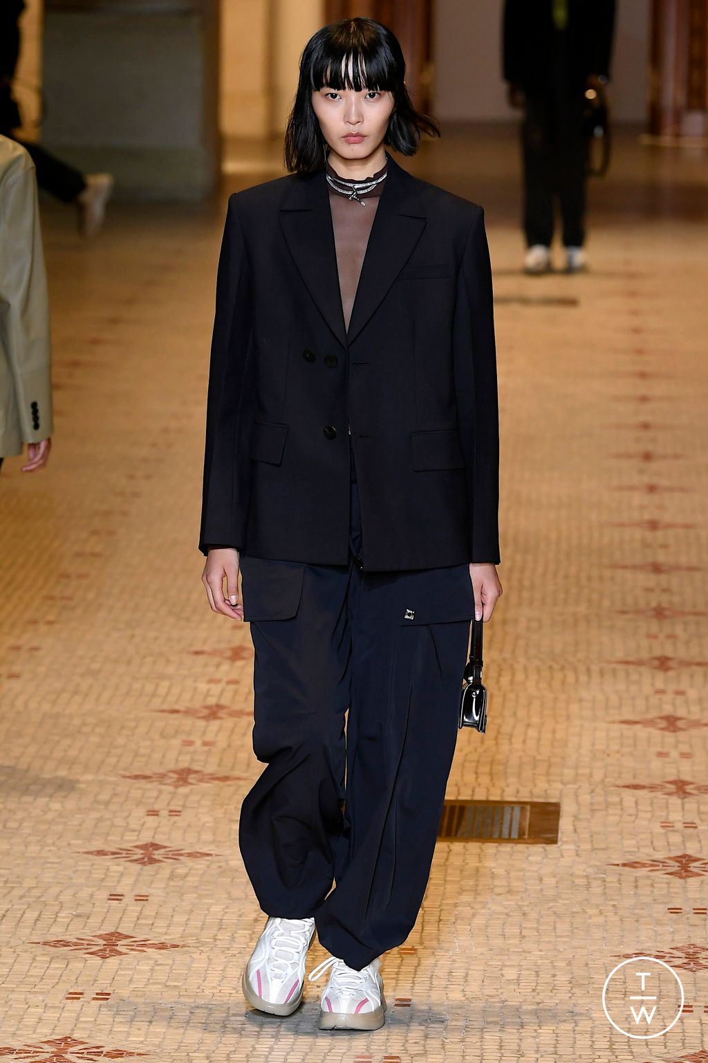 Fashion Week Paris Spring/Summer 2023 look 4 from the Wooyoungmi collection 男装