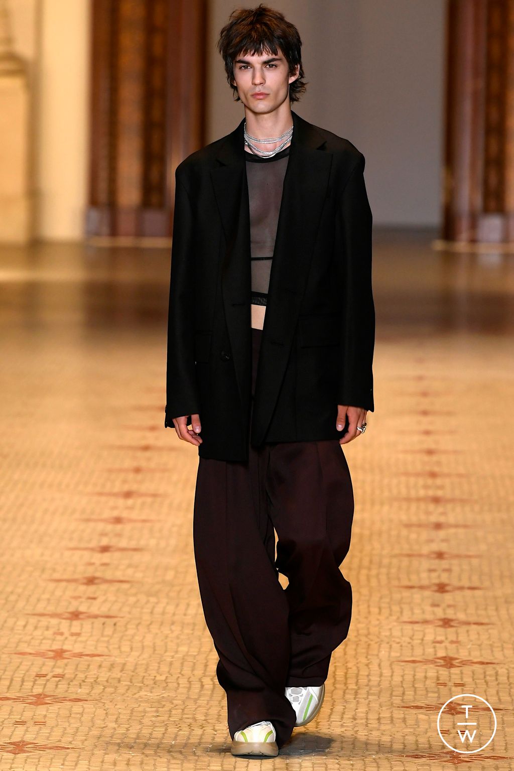 Fashion Week Paris Spring/Summer 2023 look 10 from the Wooyoungmi collection 男装