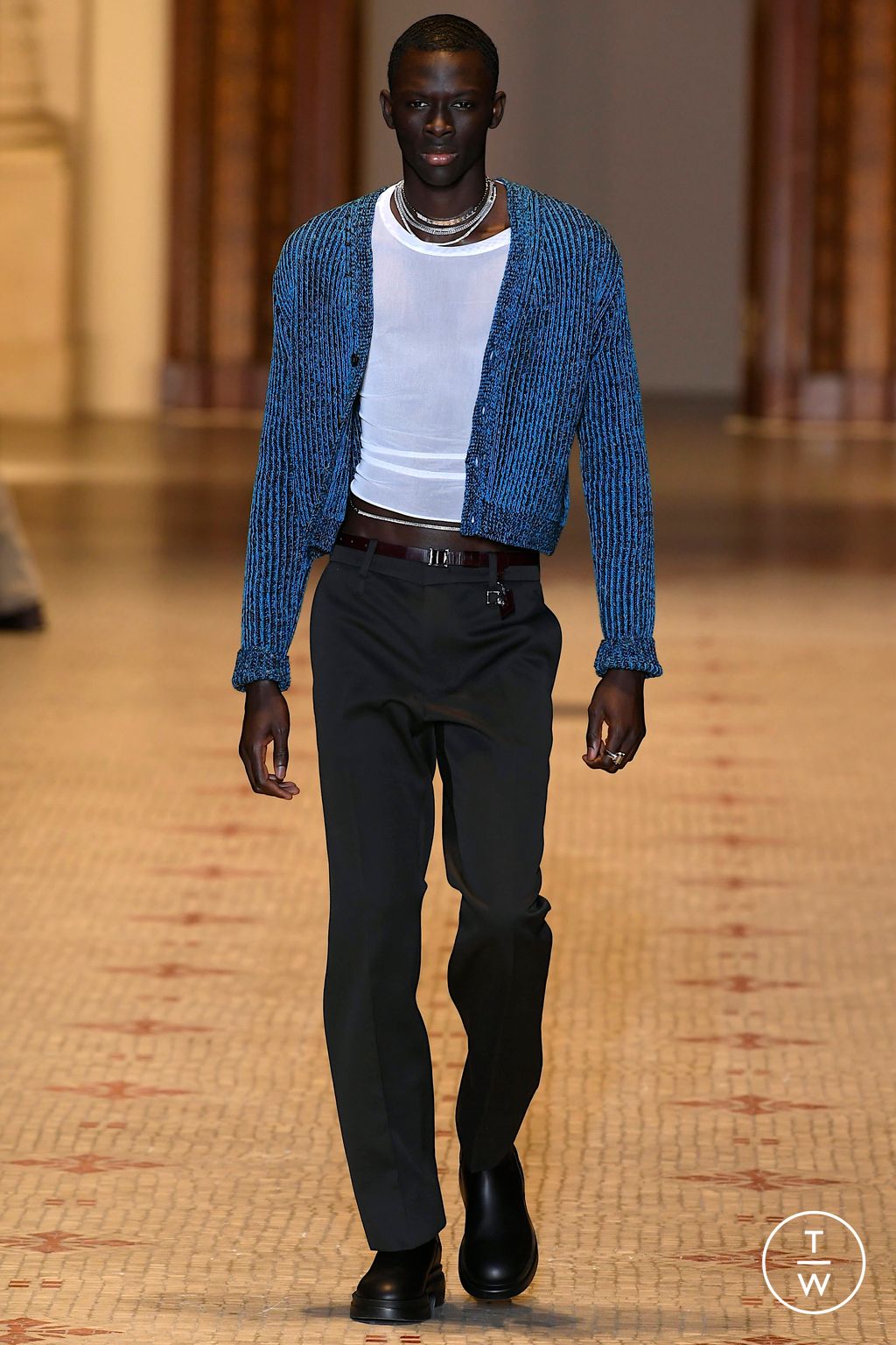 Fashion Week Paris Spring/Summer 2023 look 19 from the Wooyoungmi collection 男装
