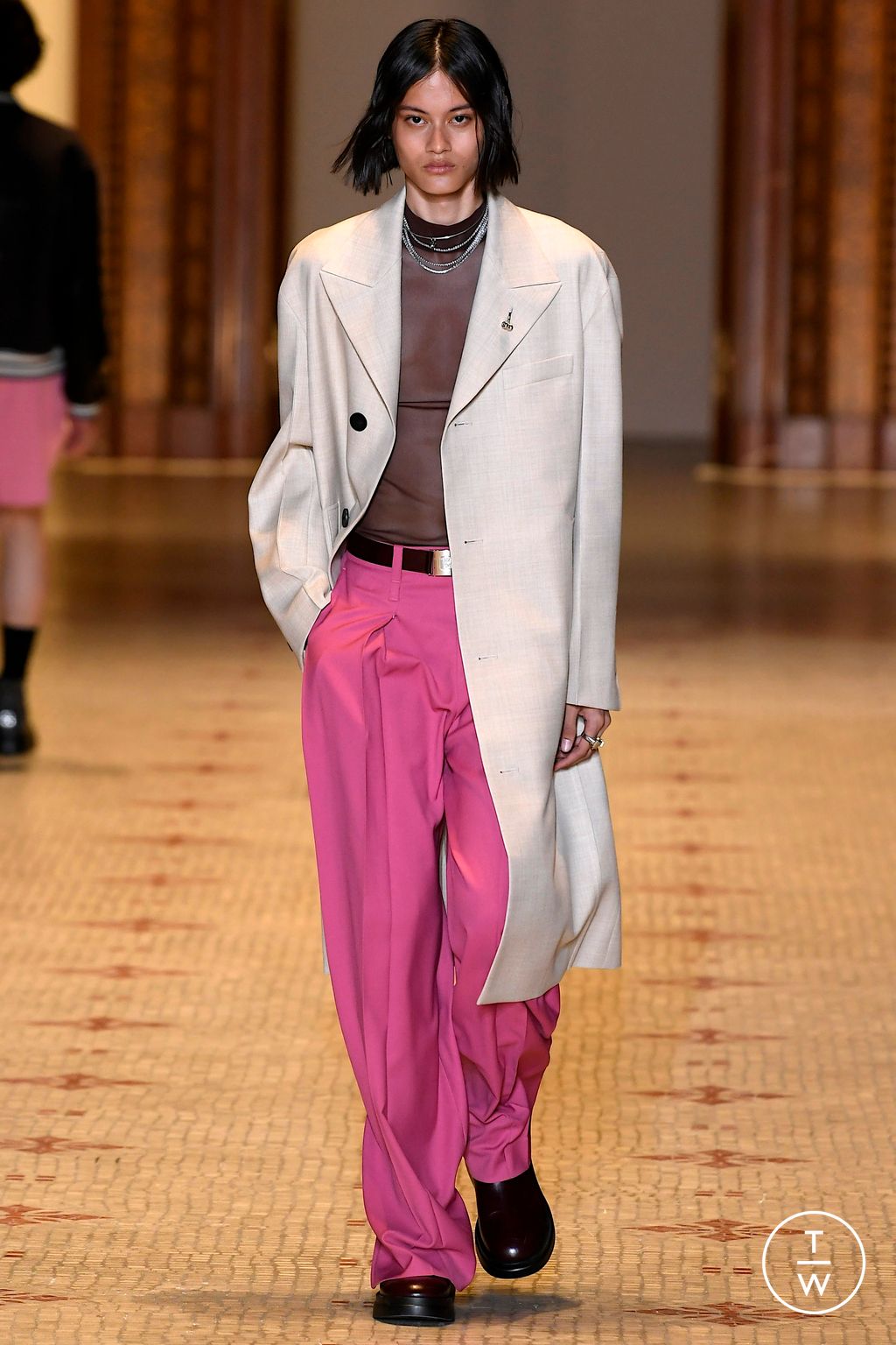 Fashion Week Paris Spring/Summer 2023 look 32 from the Wooyoungmi collection 男装