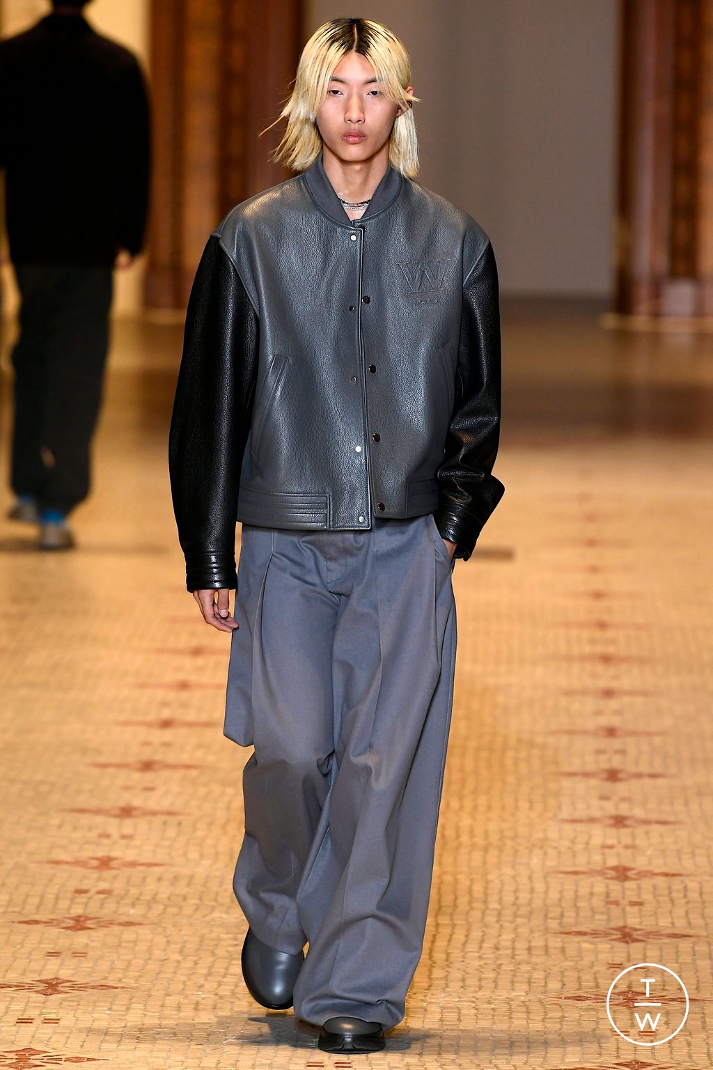 Fashion Week Paris Spring/Summer 2023 look 37 from the Wooyoungmi collection 男装