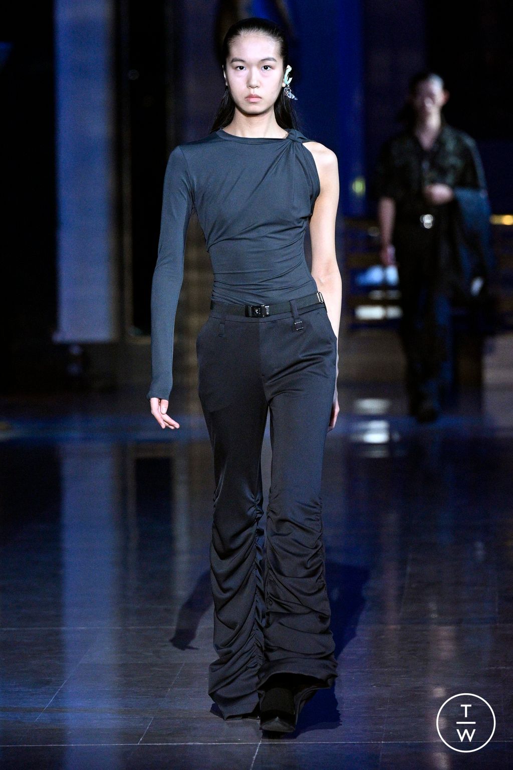 Fashion Week Paris Spring/Summer 2024 look 5 de la collection Wooyoungmi menswear