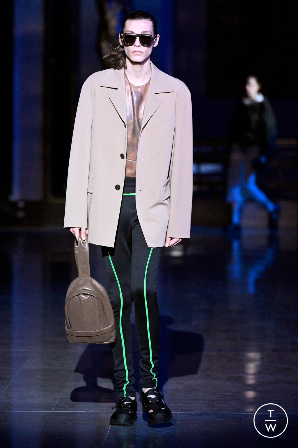Fashion Week Paris Spring/Summer 2024 look 7 de la collection Wooyoungmi menswear