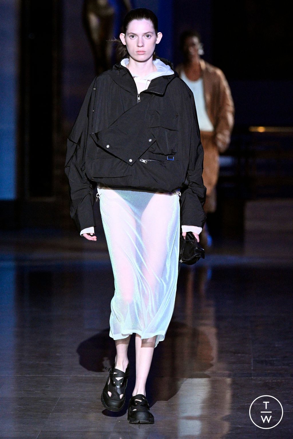 Fashion Week Paris Spring/Summer 2024 look 8 de la collection Wooyoungmi menswear