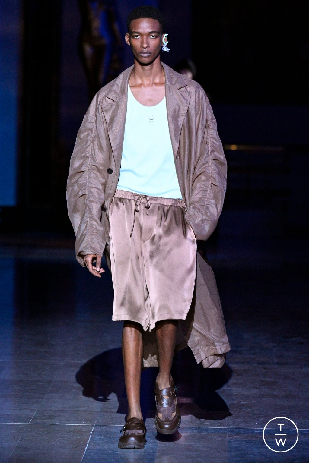 Fashion Week Paris Spring/Summer 2024 look 9 de la collection Wooyoungmi menswear