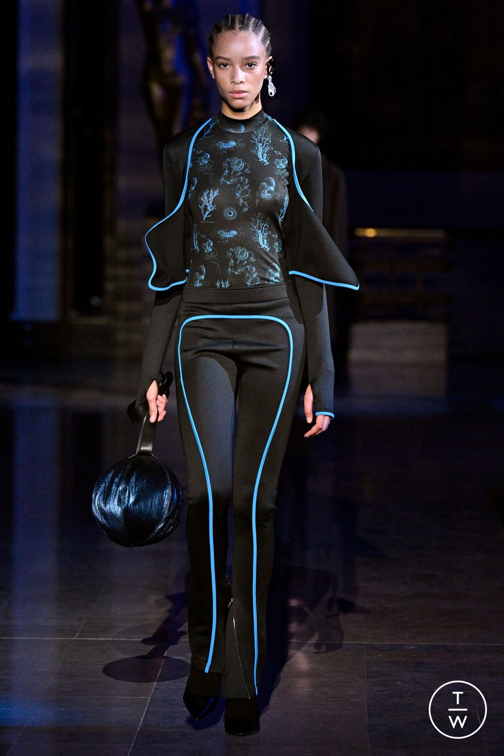 Fashion Week Paris Spring/Summer 2024 look 12 from the Wooyoungmi collection 男装
