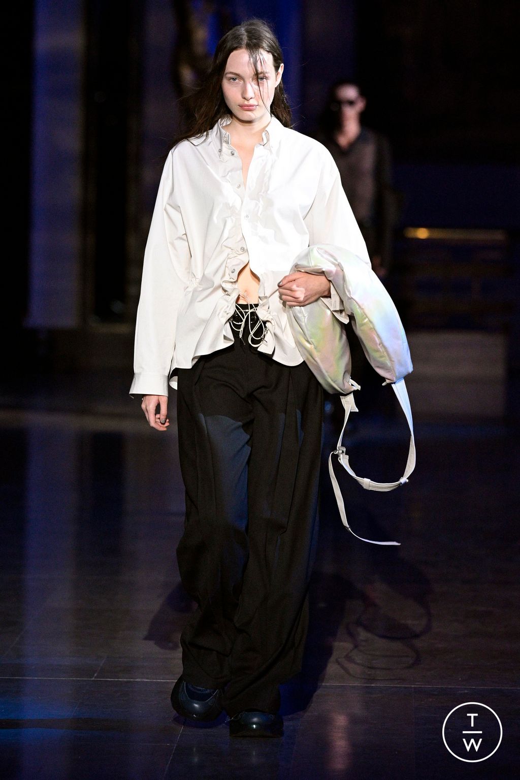 Fashion Week Paris Spring/Summer 2024 look 18 de la collection Wooyoungmi menswear