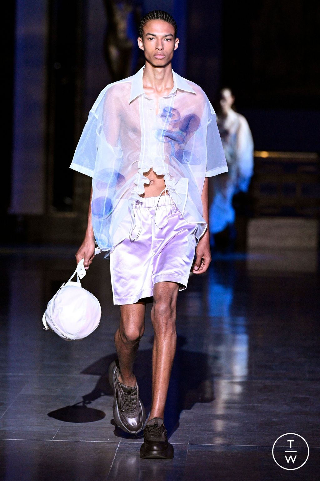 Fashion Week Paris Spring/Summer 2024 look 23 de la collection Wooyoungmi menswear