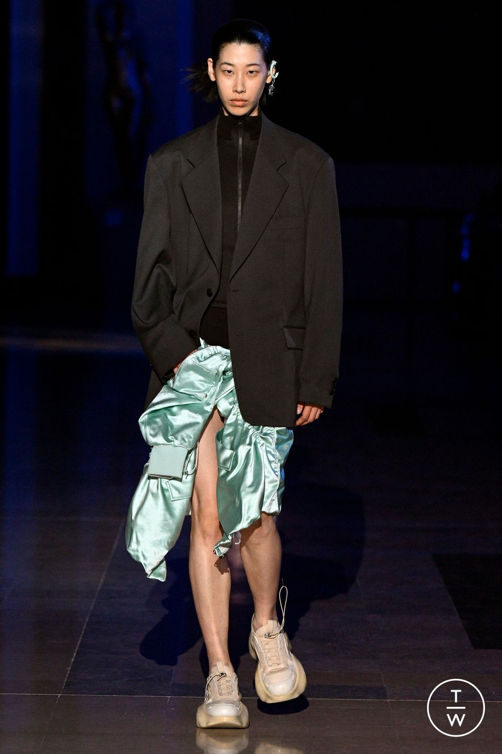 Fashion Week Paris Spring/Summer 2024 look 32 de la collection Wooyoungmi menswear