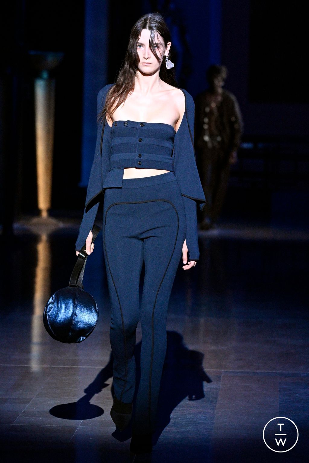 Fashion Week Paris Spring/Summer 2024 look 37 de la collection Wooyoungmi menswear