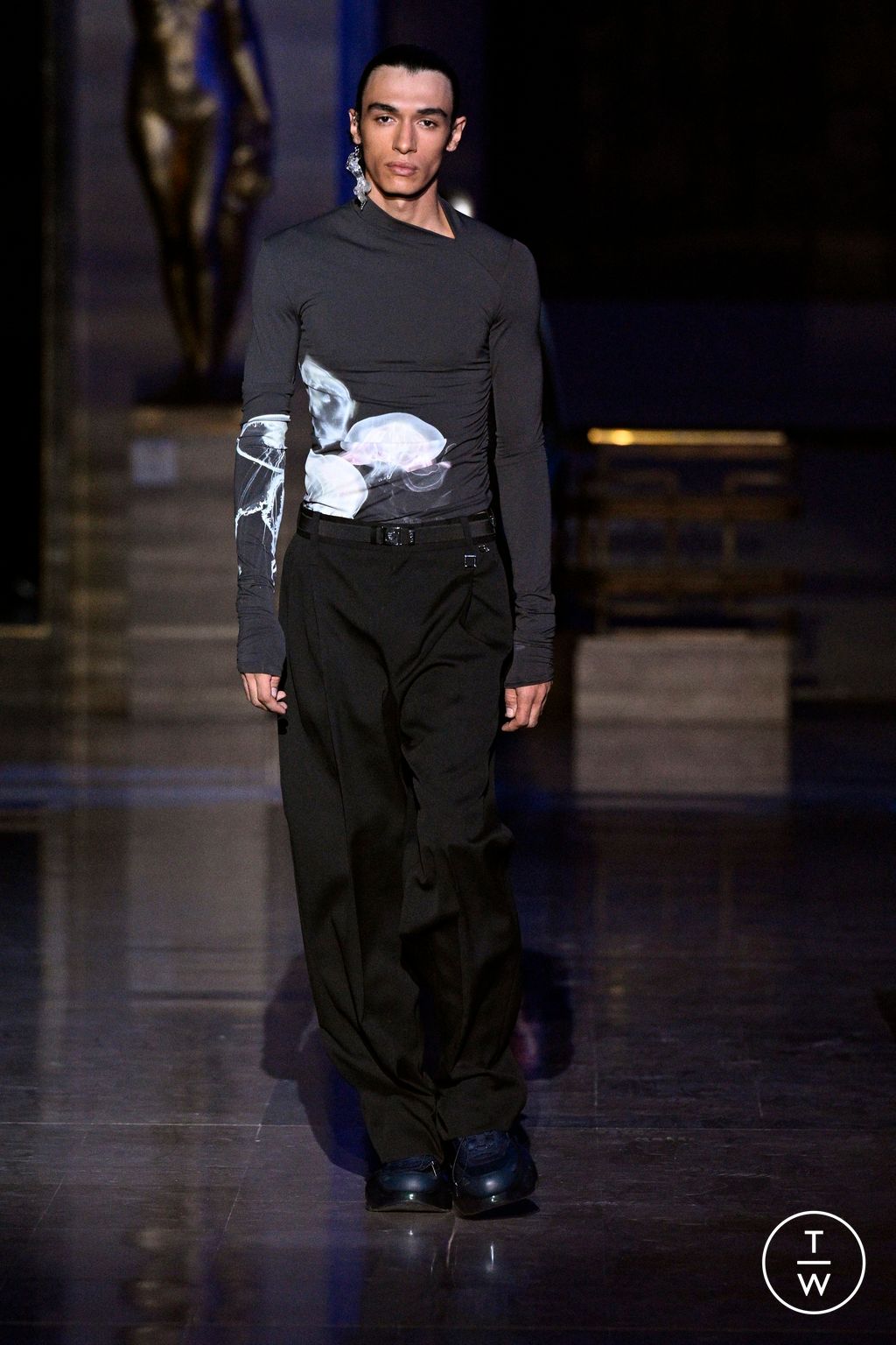 Fashion Week Paris Spring/Summer 2024 look 41 de la collection Wooyoungmi menswear