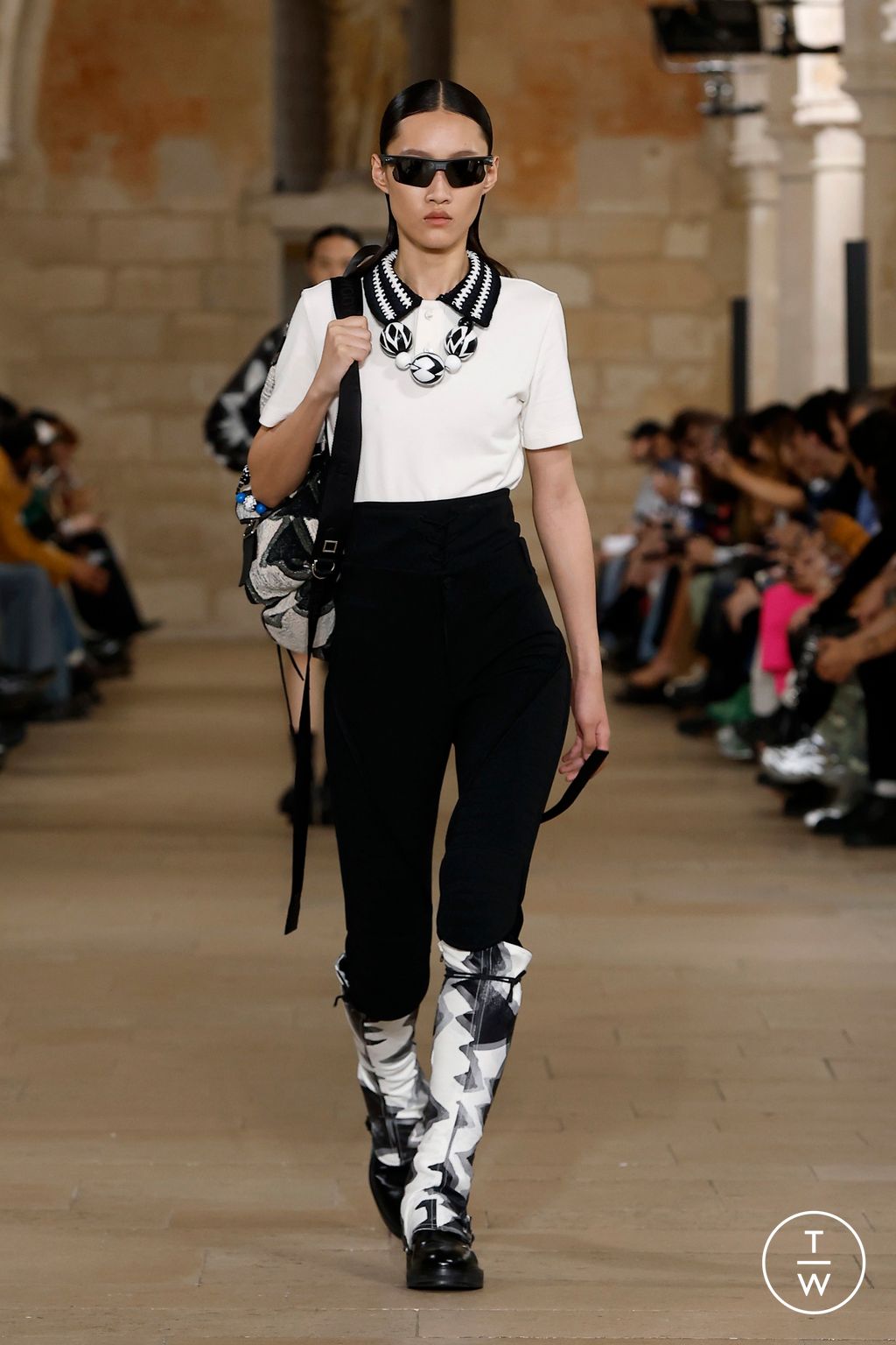 Fashion Week Paris Spring-Summer 2025 look 9 from the Wooyoungmi collection 男装