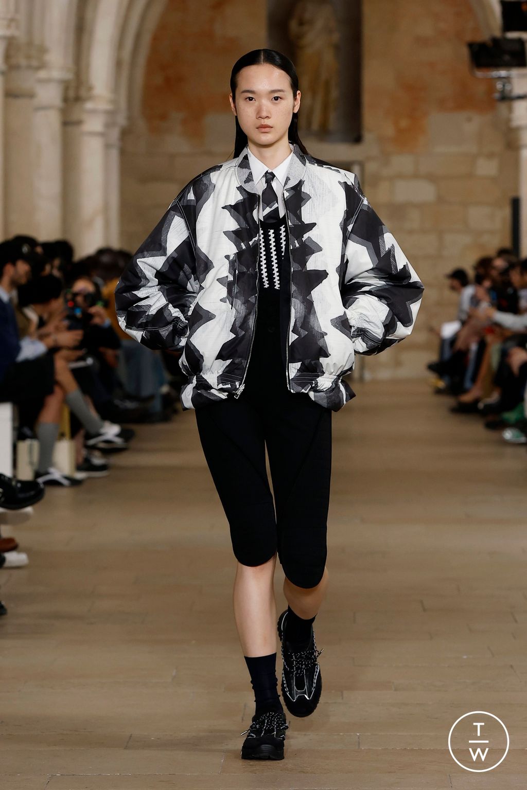 Fashion Week Paris Spring-Summer 2025 look 10 de la collection Wooyoungmi menswear