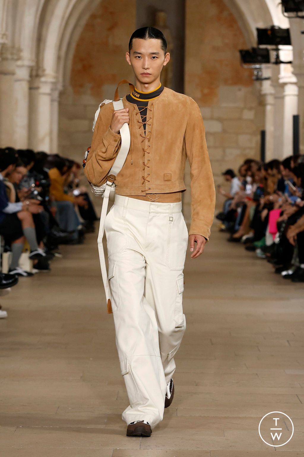 Fashion Week Paris Spring-Summer 2025 look 23 de la collection Wooyoungmi menswear