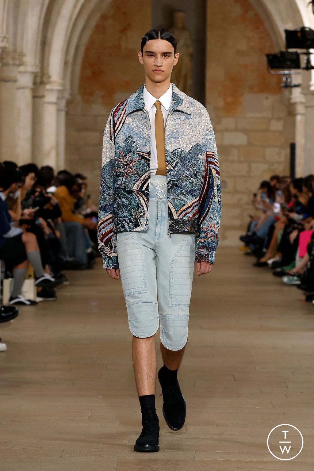 Fashion Week Paris Spring-Summer 2025 look 28 from the Wooyoungmi collection 男装