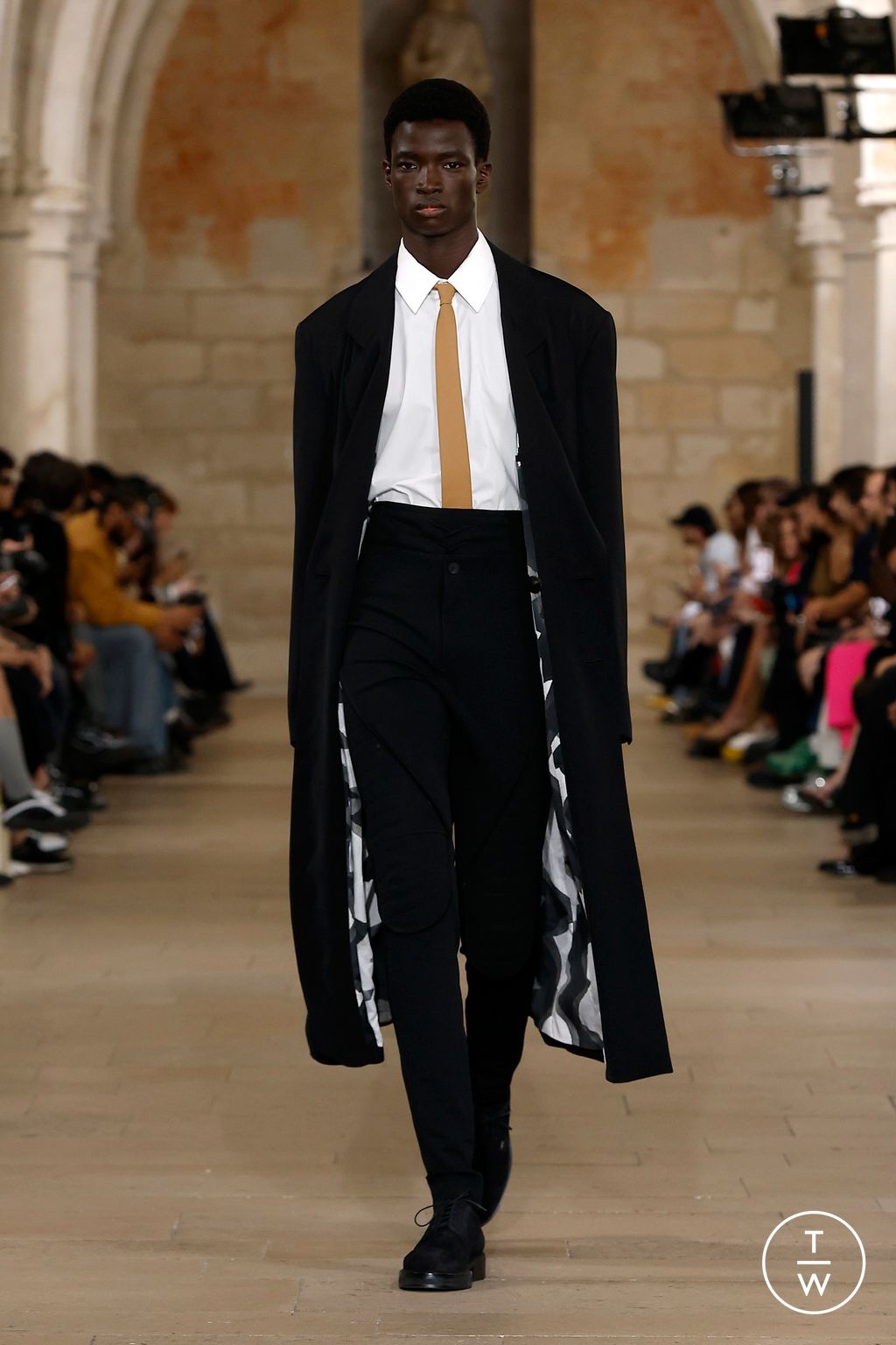 Fashion Week Paris Spring-Summer 2025 look 44 from the Wooyoungmi collection 男装