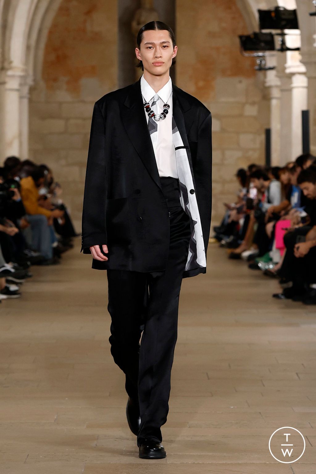 Fashion Week Paris Spring-Summer 2025 look 45 de la collection Wooyoungmi menswear