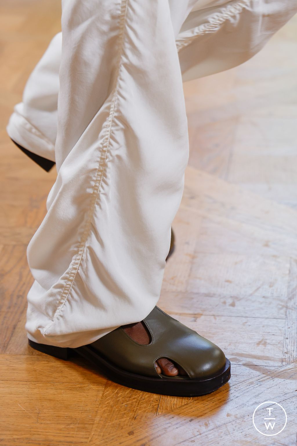 Fashion Week Paris Spring/Summer 2026 look 39 de la collection Wooyoungmi menswear accessories