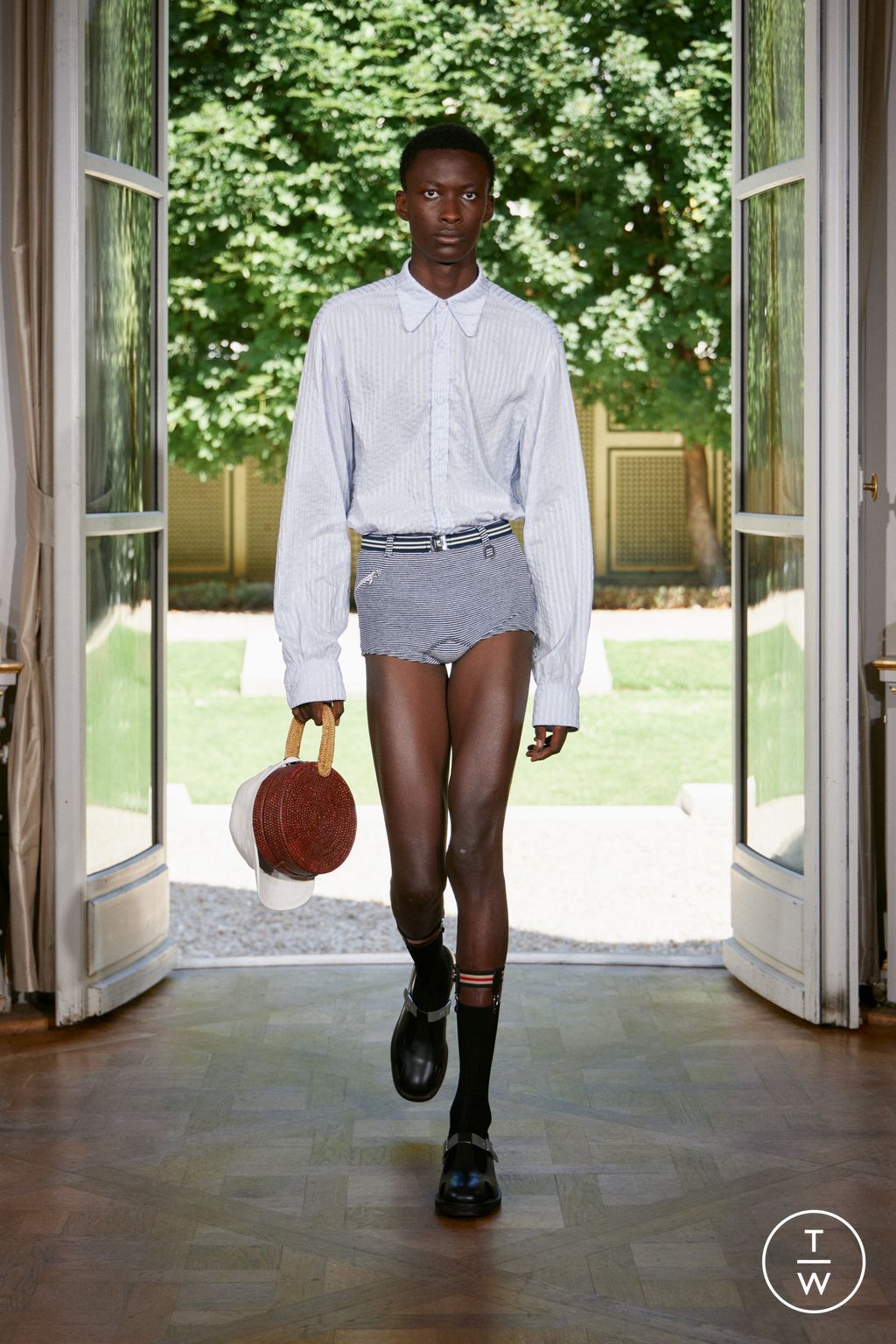 Fashion Week Paris Spring/Summer 2026 look 2 from the Wooyoungmi collection 男装