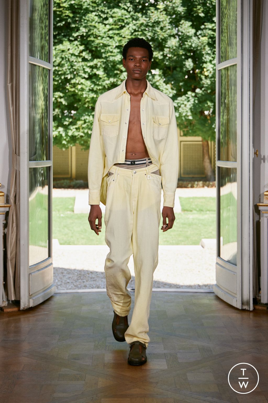 Fashion Week Paris Spring/Summer 2026 look 9 from the Wooyoungmi collection 男装