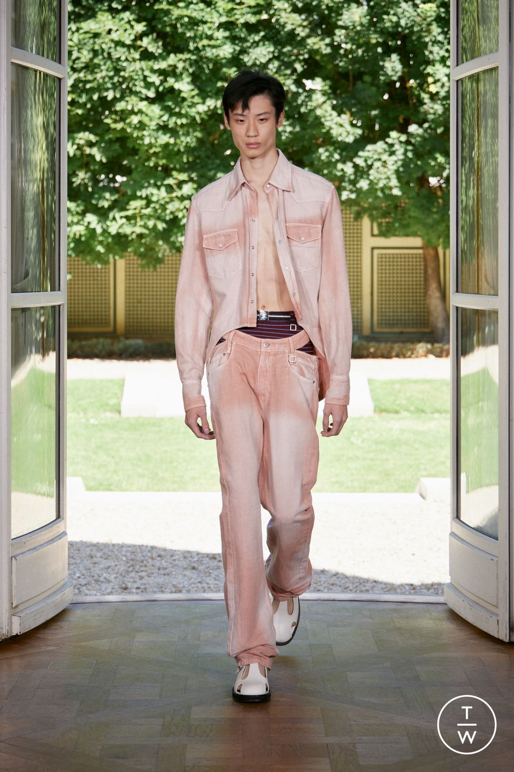 Fashion Week Paris Spring/Summer 2026 look 31 from the Wooyoungmi collection menswear