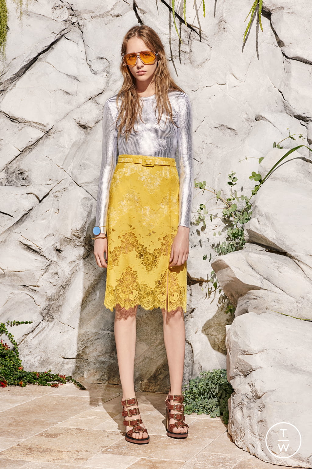 Fashion Week Paris Resort 2017 look 17 from the Carven collection womenswear