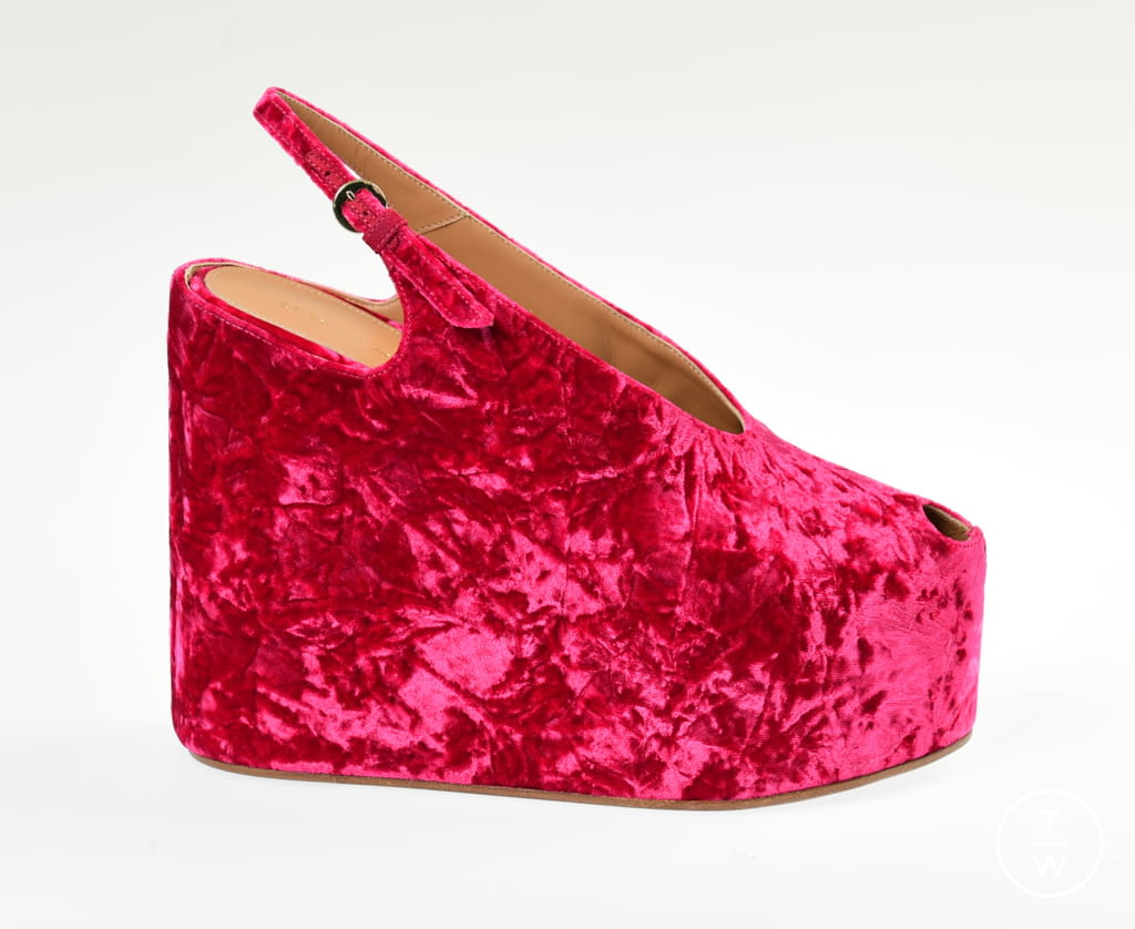 Fashion Week Paris Spring/Summer 2022 look 56 from the Dries Van Noten collection 女装配饰