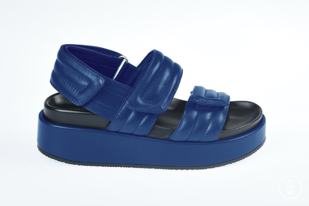 Fashion Week Paris Fall/Winter 2021 look 65 from the Dries Van Noten collection 女装配饰