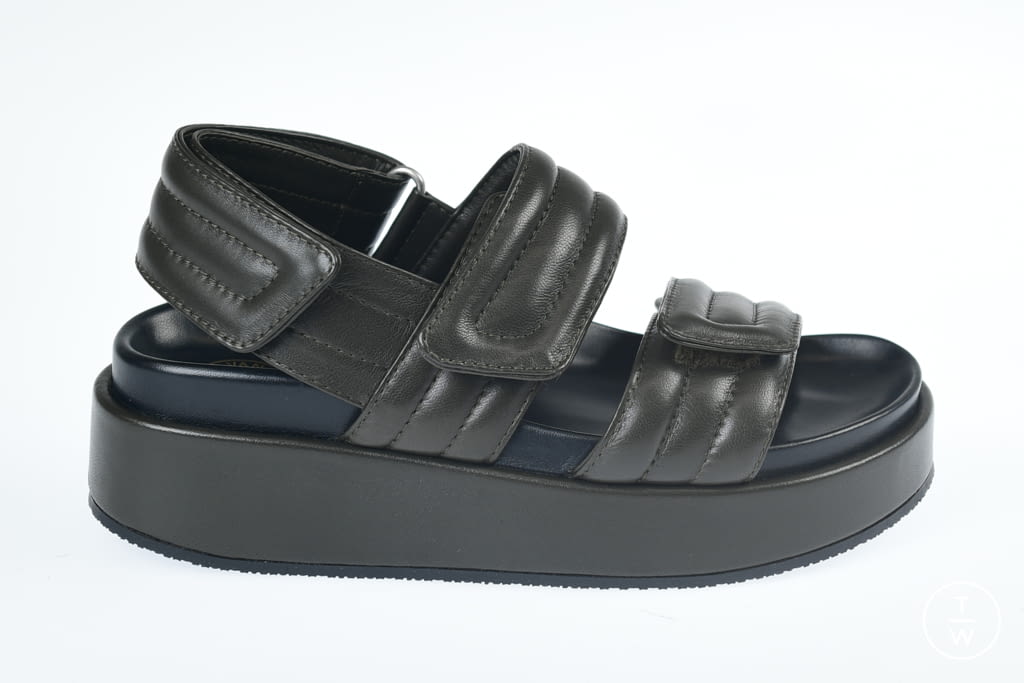 Fashion Week Paris Fall/Winter 2021 look 69 from the Dries Van Noten collection womenswear accessories