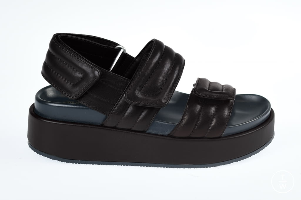 Fashion Week Paris Fall/Winter 2021 look 71 from the Dries Van Noten collection 女装配饰