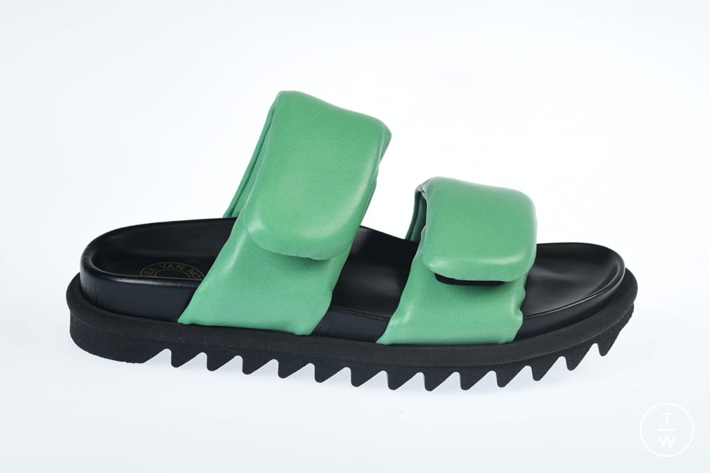 Fashion Week Paris Fall/Winter 2021 look 72 from the Dries Van Noten collection 女装配饰