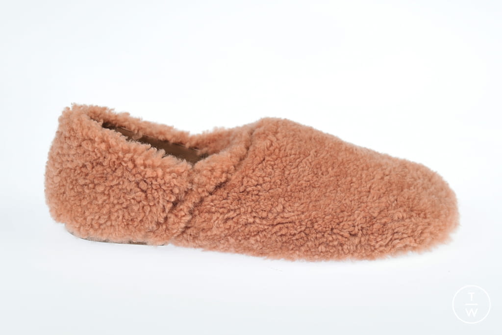 Fashion Week Paris Fall/Winter 2021 look 76 from the Dries Van Noten collection 女装配饰