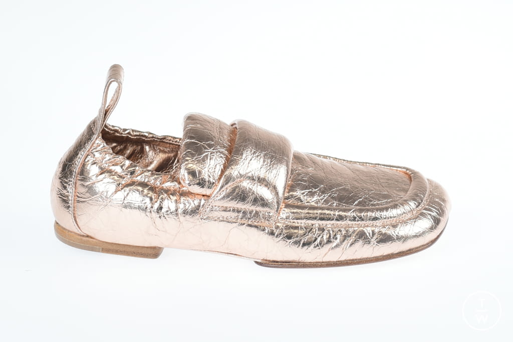 Fashion Week Paris Fall/Winter 2021 look 80 from the Dries Van Noten collection womenswear accessories